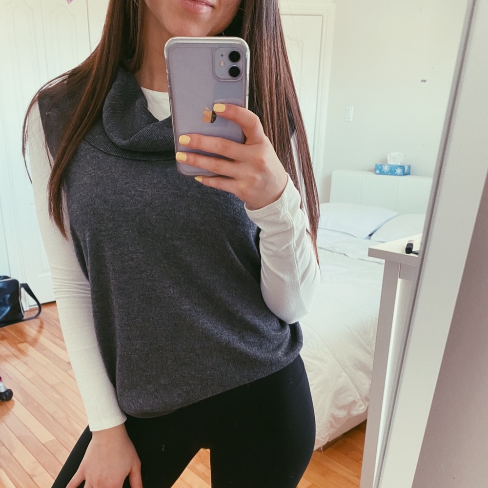 DARK GREY TOP TURTLE NECK